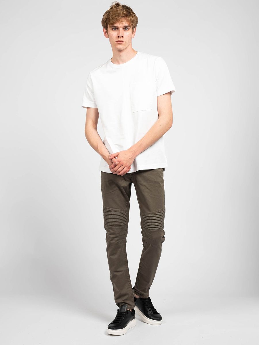 Weißes T-Shirt mit regulärer Passform und Tasche