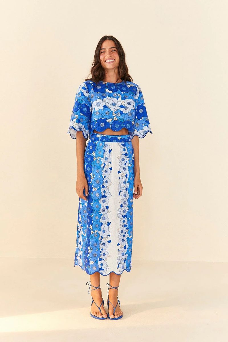 Blau gemusterter Midirock mit Blumenprint