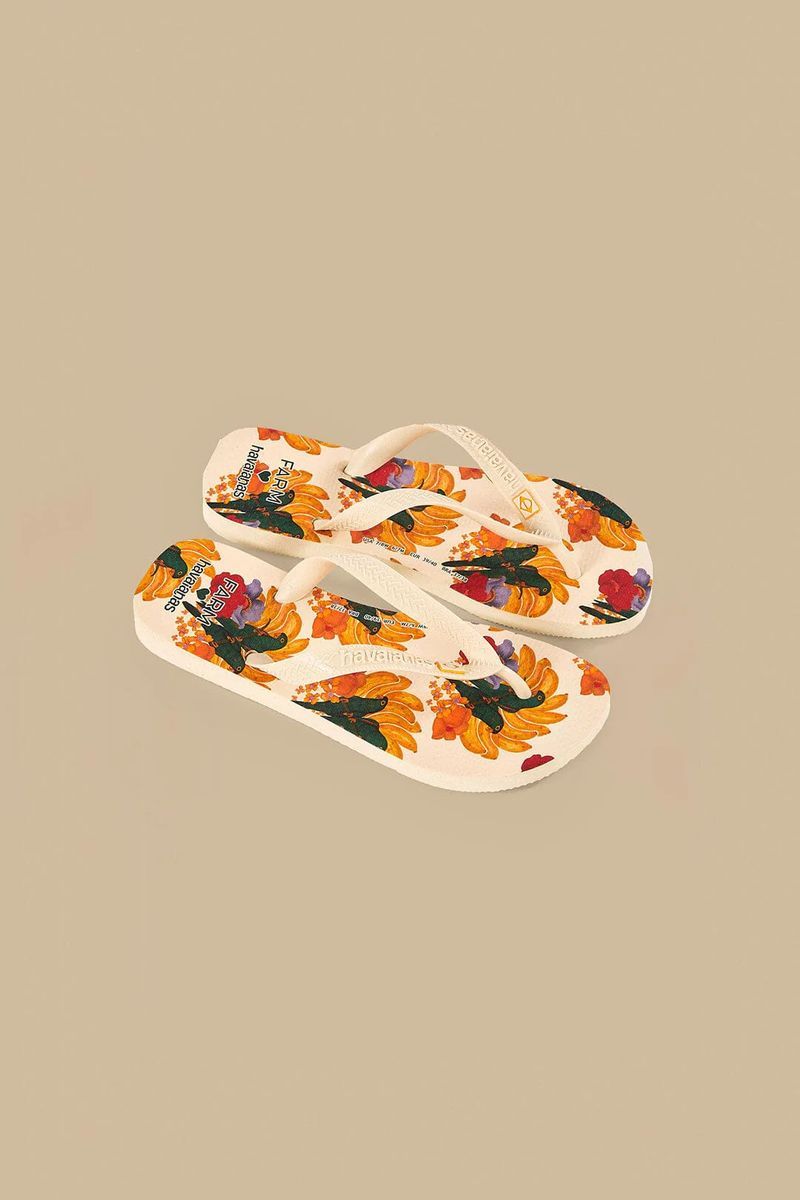 Zehentandensandalen mit Blumenmuster