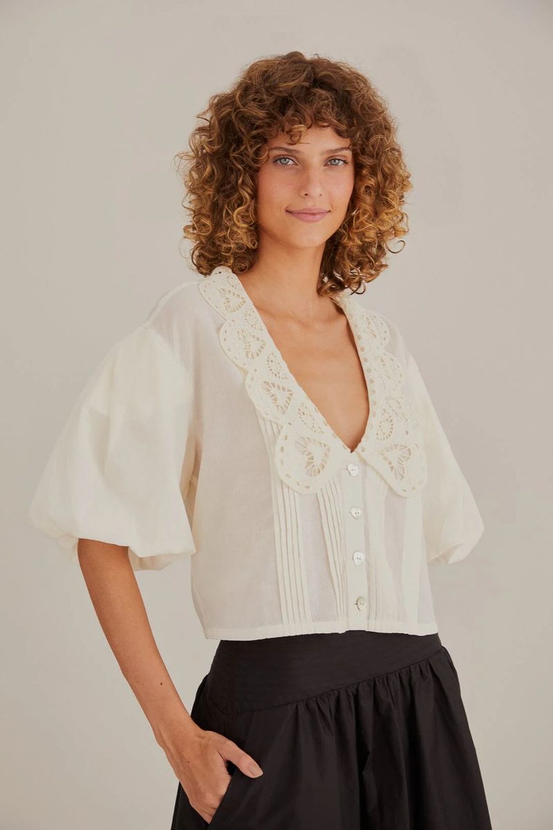 Bluse mit Puffärmeln und Stickkragen