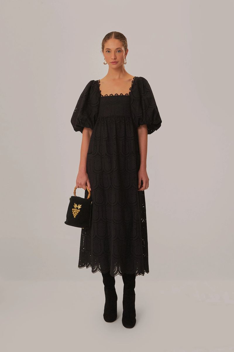 Maxikleid mit Lochstickerei und Puffärmeln
