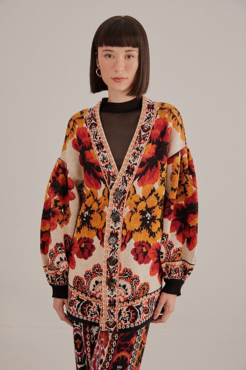 Strickjacke mit Blumenmuster im Gobelin-Stil