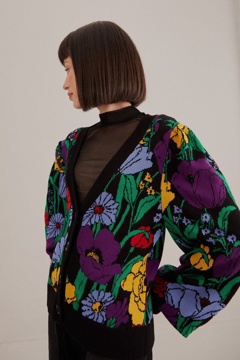 Strickjacke mit Blumenmuster