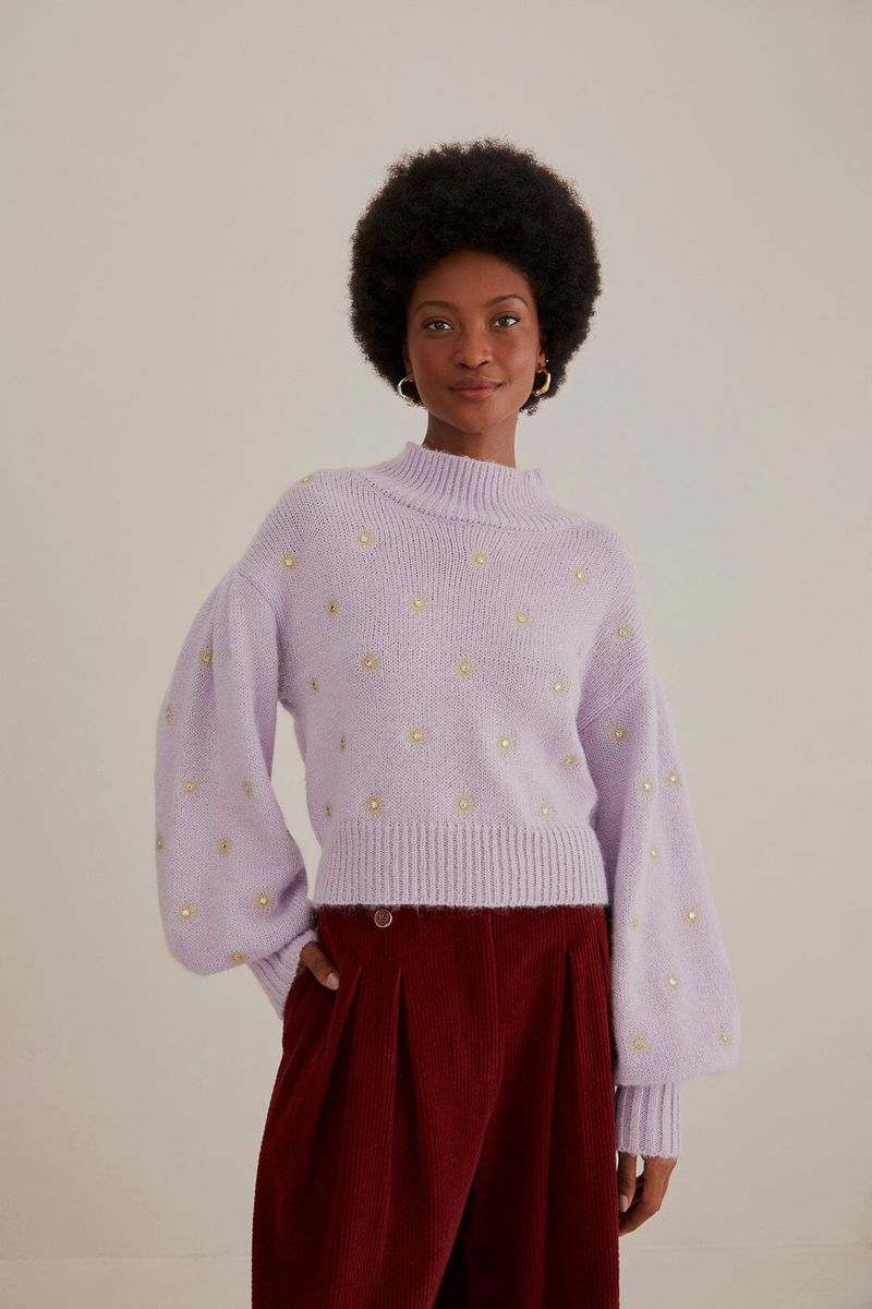 Strickpullover mit Stickerei, Stehkragen und Ballonärmeln