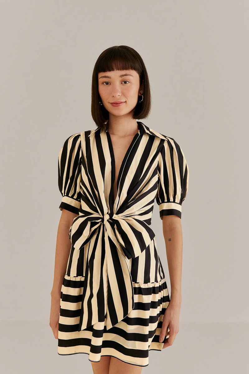Gestreiftes Mini-Hemdkleid mit Bindegürtel