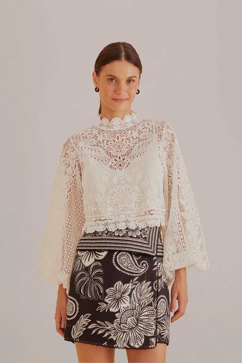 Elegante Spitzenbluse mit Bischofsärmeln