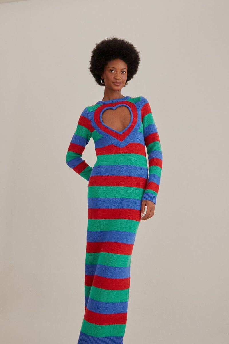 Gestreiftes Maxi-Strickkleid mit Herzausschnitt