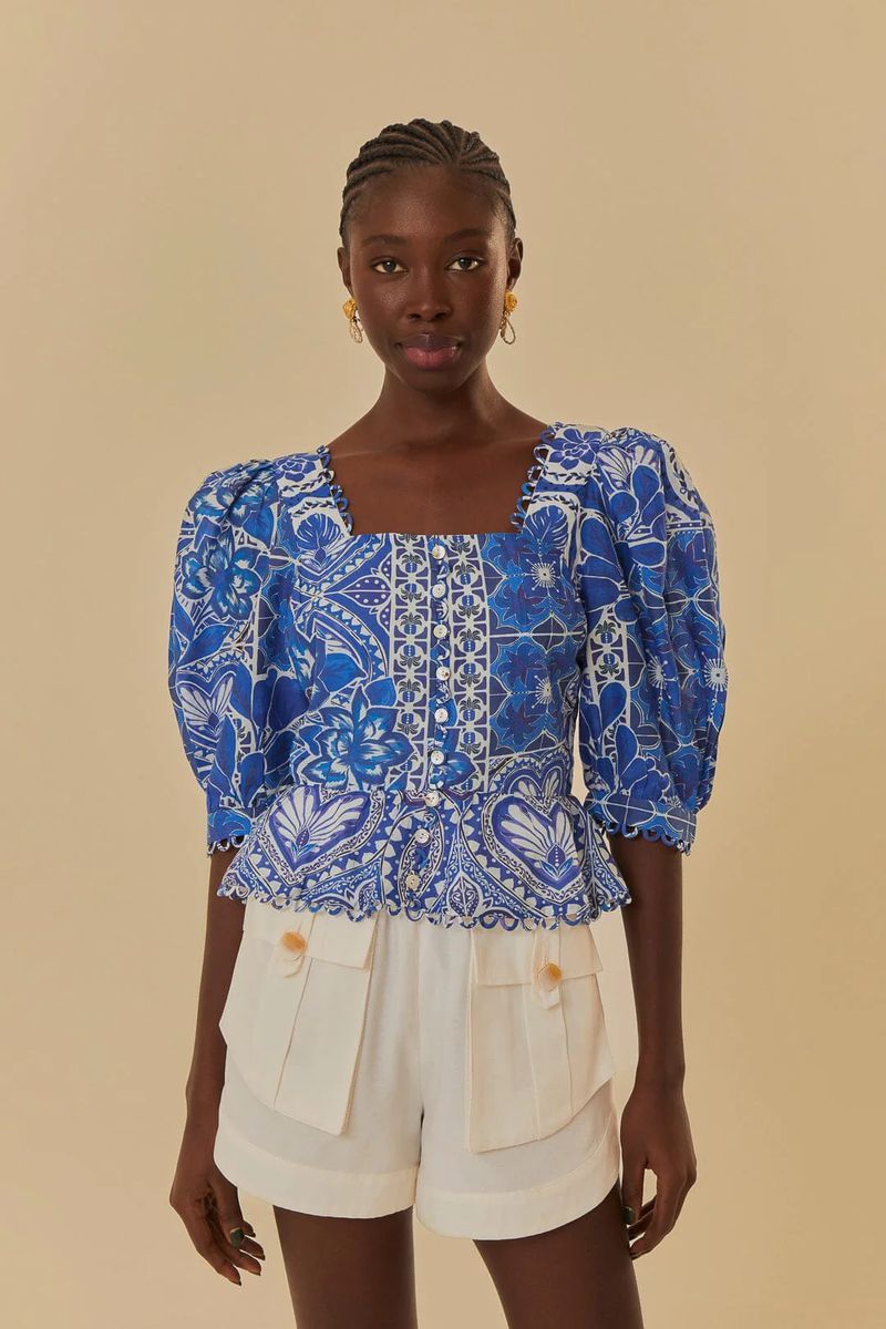 Bluse mit Kachelmuster und Puffärmeln