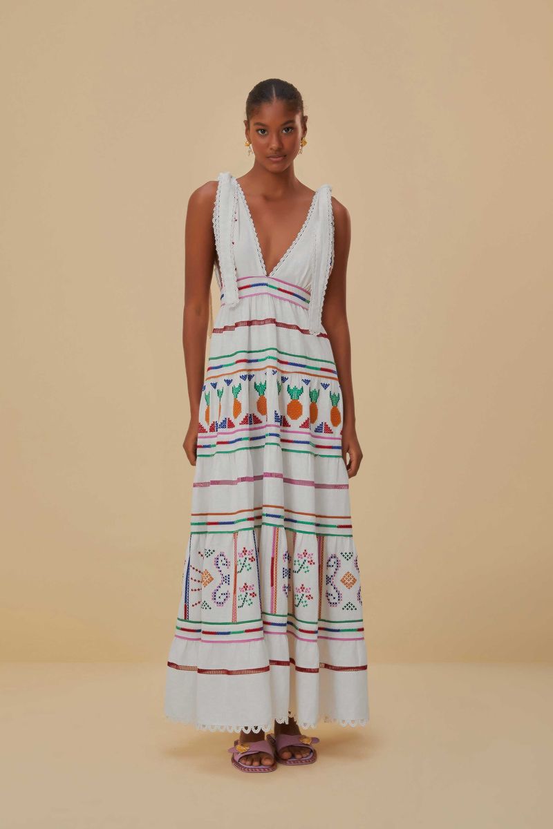 Besticktes, gestuftes Maxikleid