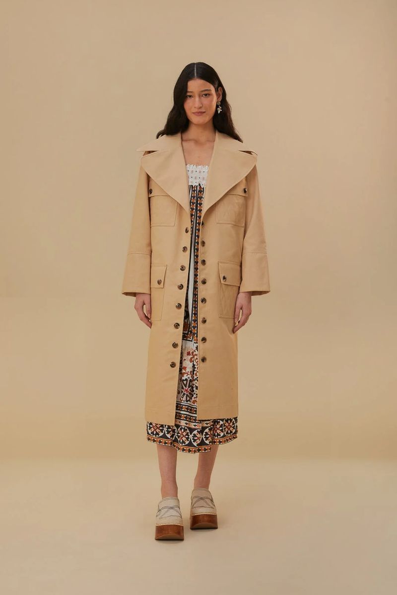 Langer Nude Trenchcoat mit Taschen