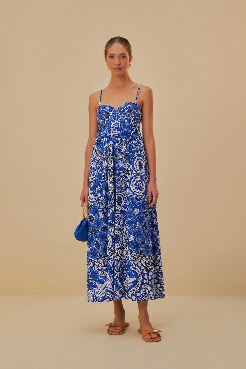 Ärmelloses Maxikleid mit blauem Fliesenmuster