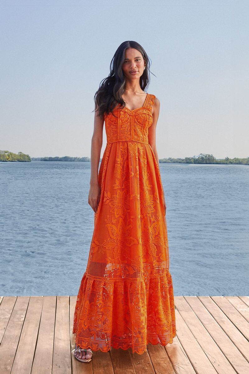 Lebhaftes orangefarbenes Guipure-Spitzen-Maxikleid
