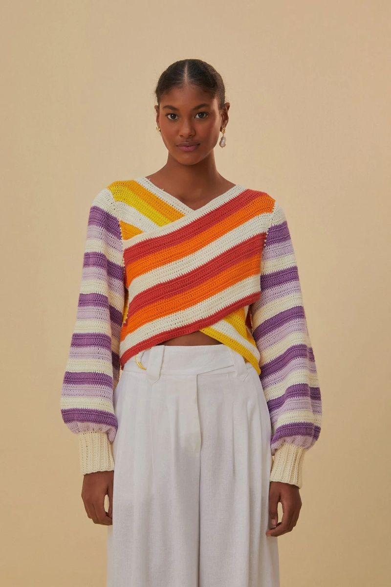 Gestreifter gehäkelter Wickel-Crop-Pullover