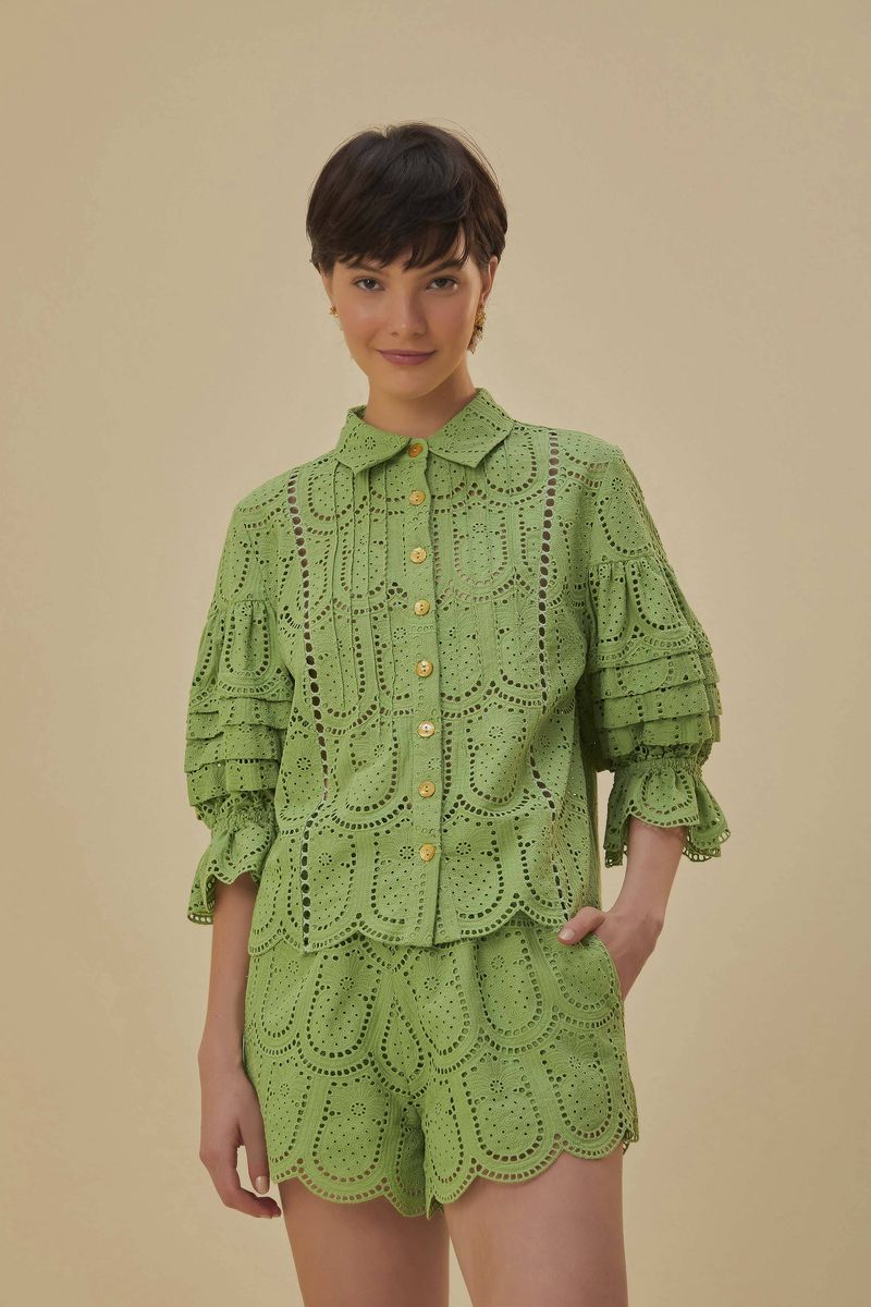 Grüne Eyelet Shorts mit gewelltem Saum