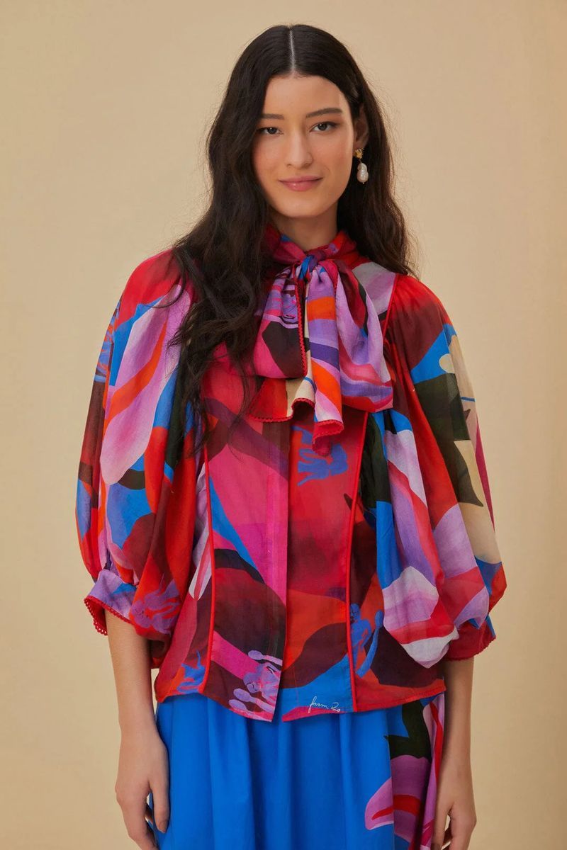 Aquarell-Bluse mit Blumenmuster und Schleife