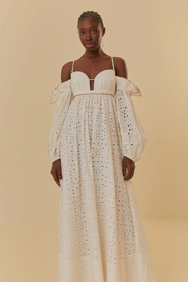 Maxikleid mit Lochstickerei und freien Schultern