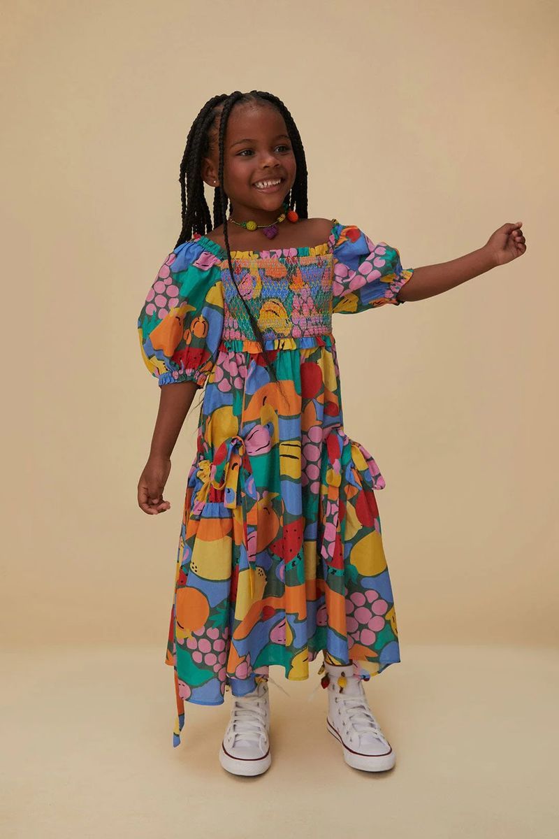 Verspieltes Kinderkleid mit Früchteprint