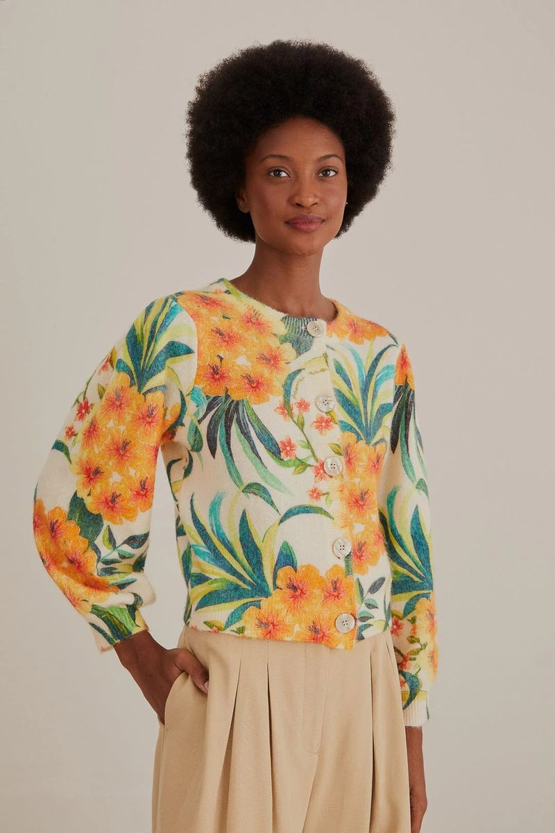 Blumenstrickjacke mit Knöpfen