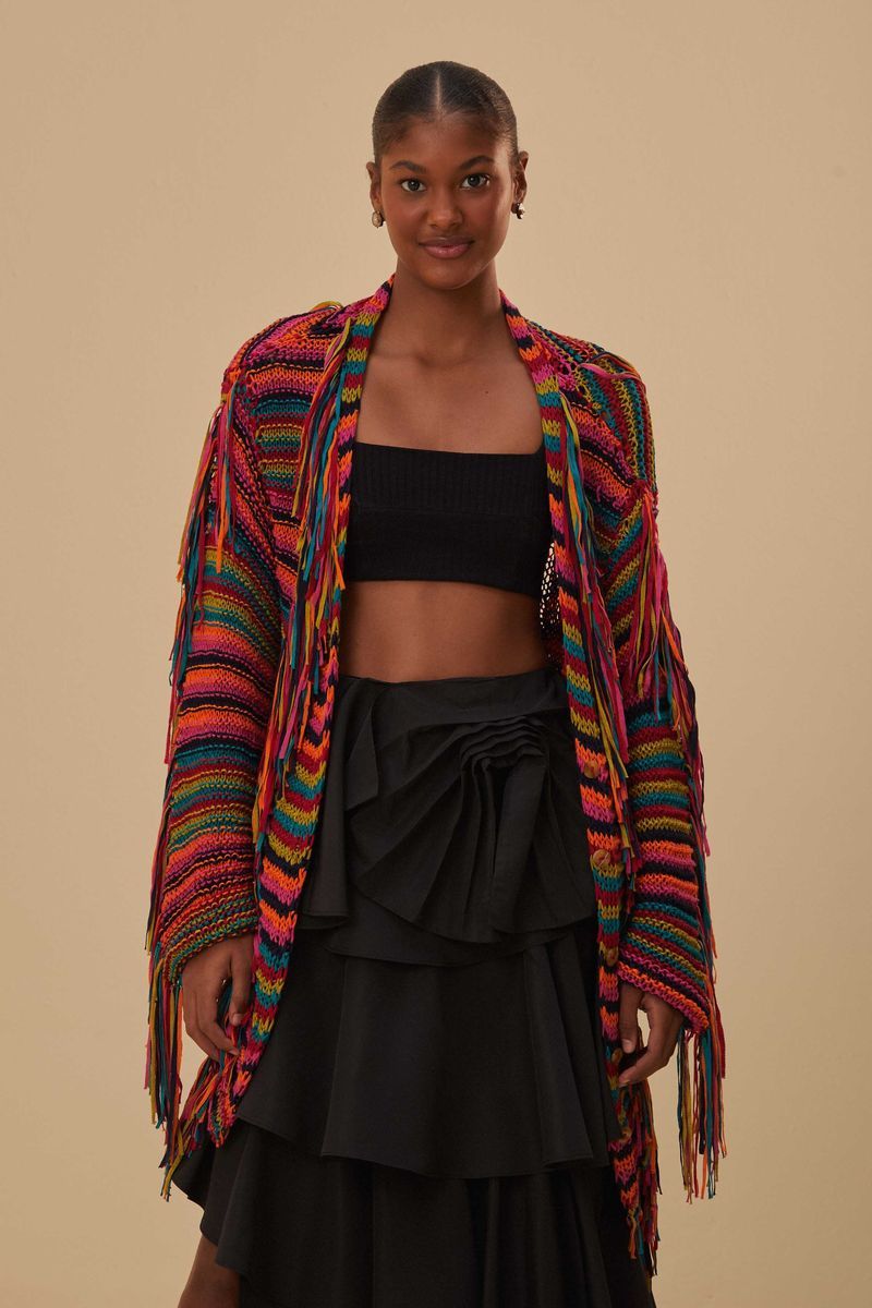 Bunte Strickjacke mit Streifen und Fransen