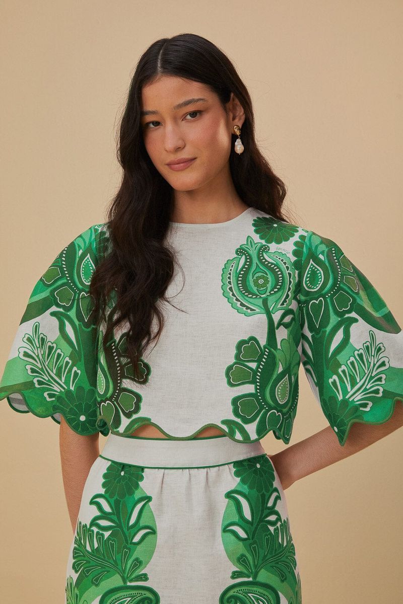 Blumenbesticktes Crop Top aus Leinen