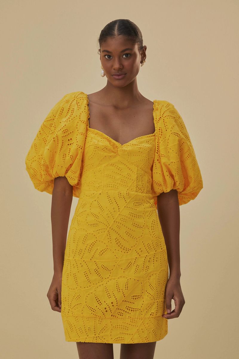 Mini-Kleid mit Lochstickerei und Puffärmeln