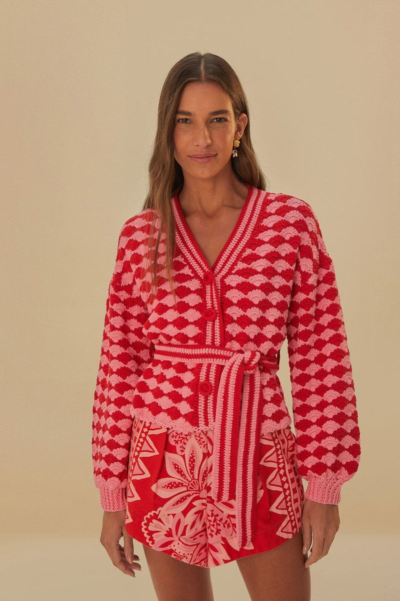 Gehäkelte Strickjacke mit Bindegürtel