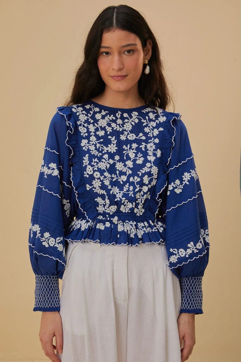 Bestickte Bluse mit Rüschen und langen Ärmeln