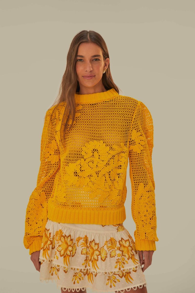 Gestrickter Pullover mit Blumenstickerei