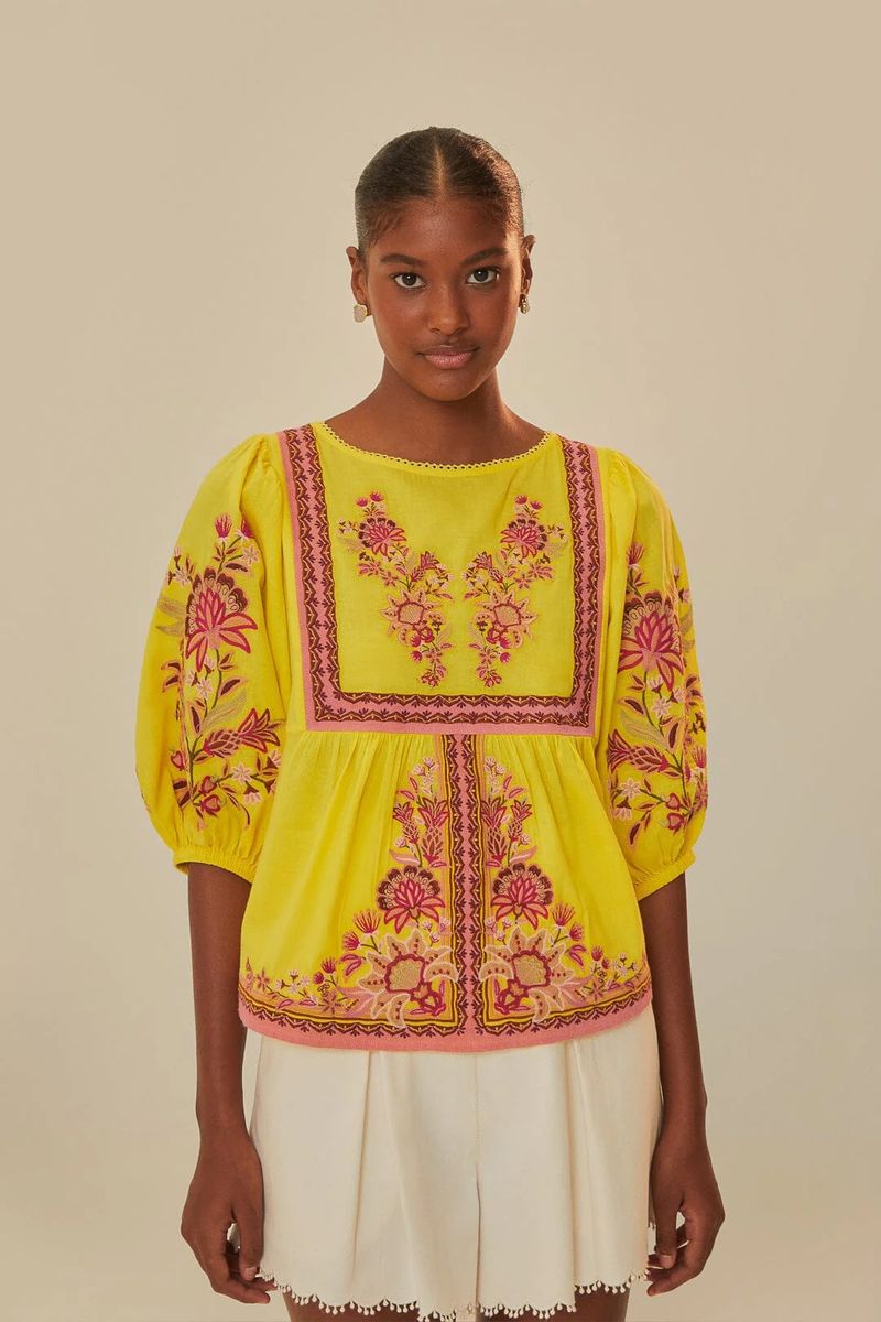 Bestickte florale Trachtenbluse mit Wandteppichmuster