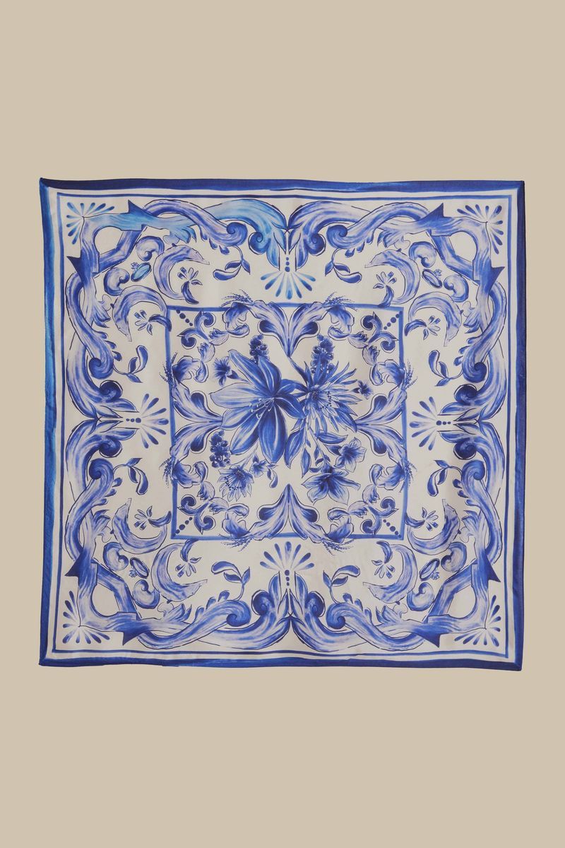 Feines Leinentuch mit blauem Fliesenmuster