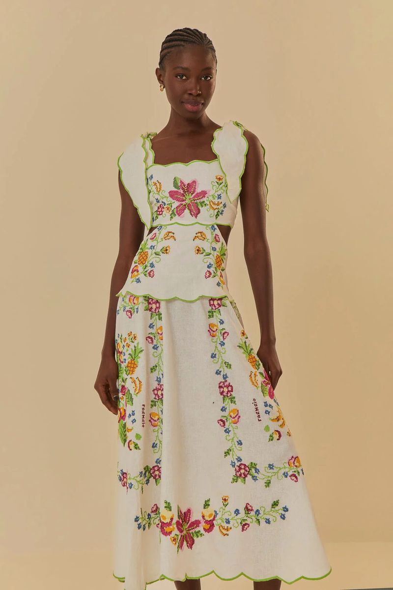 Maxikleid aus Leinen mit Blumenstickerei