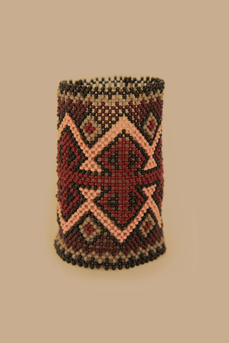 Handgefertigtes Perlenarmband