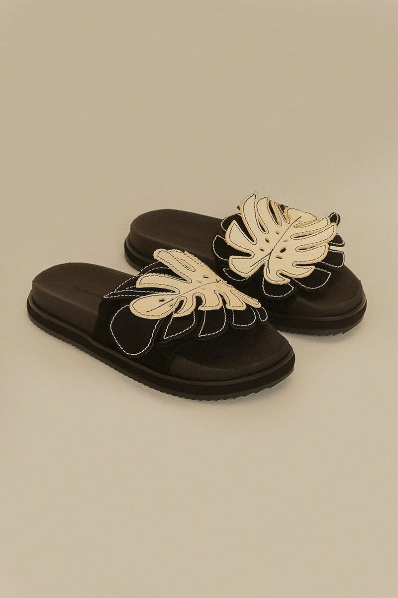 Slide-Sandalen mit Monstera-Blatt-Applikation