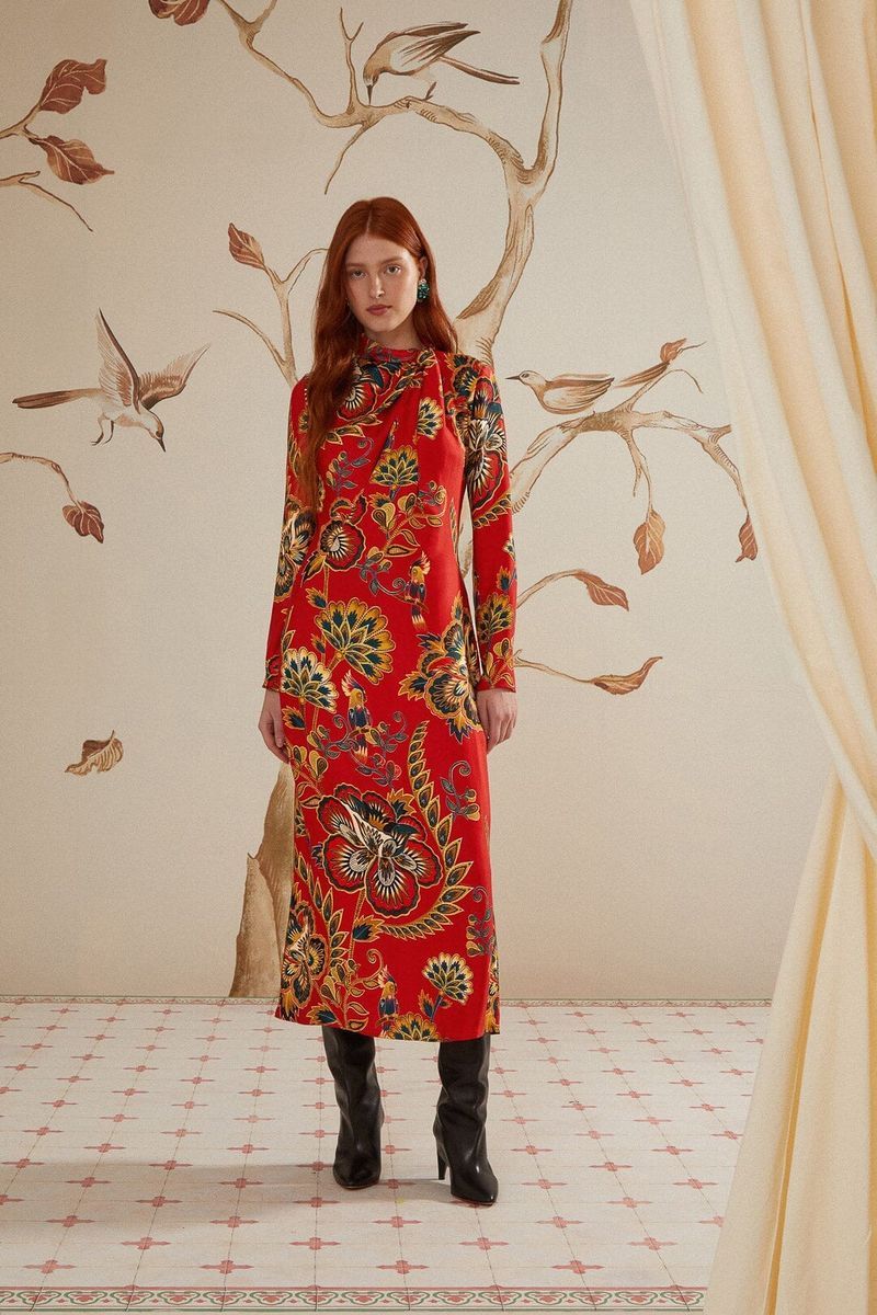 Midi-Kleid mit auffälligem Blumendruck