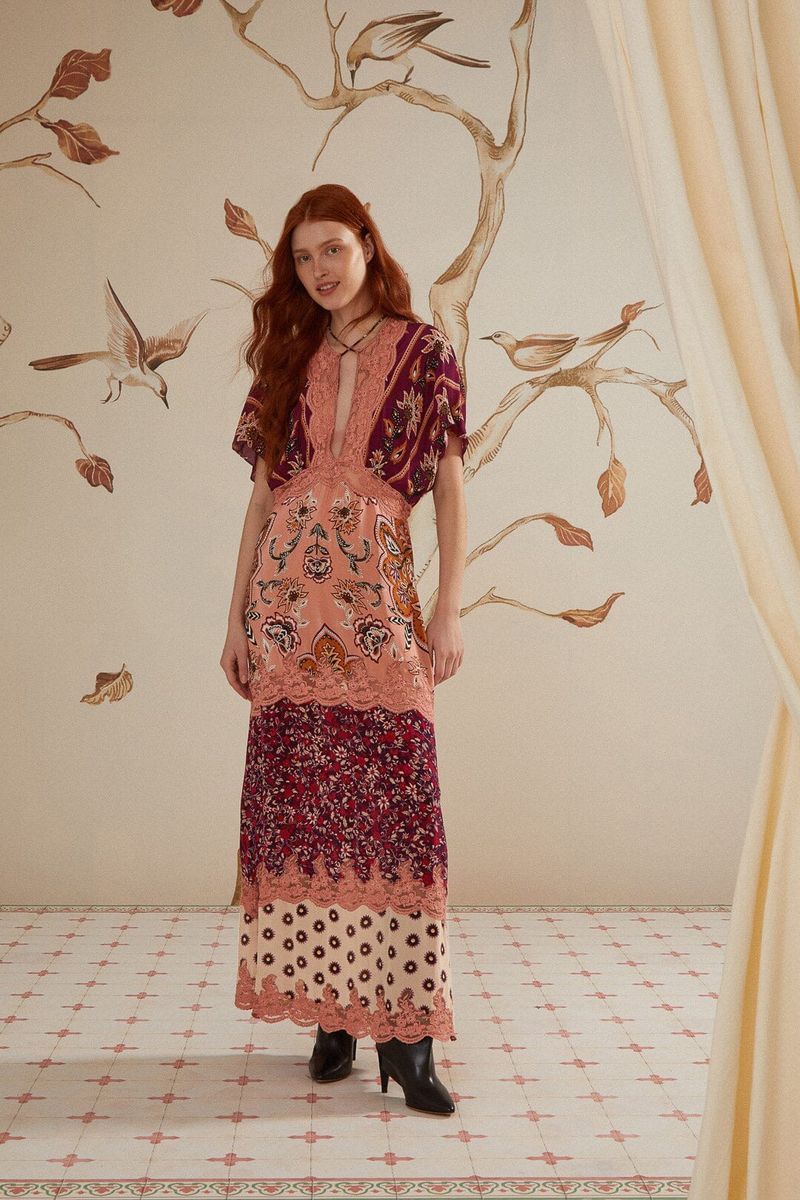 Glam Tapestry Burgunderfarbenes Spitzen-Maxikleid