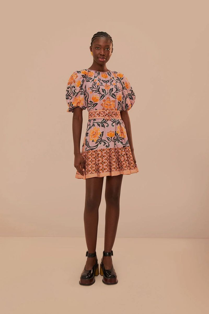 Geblümtes Arabesken-Mini-Kleid mit Rüschen