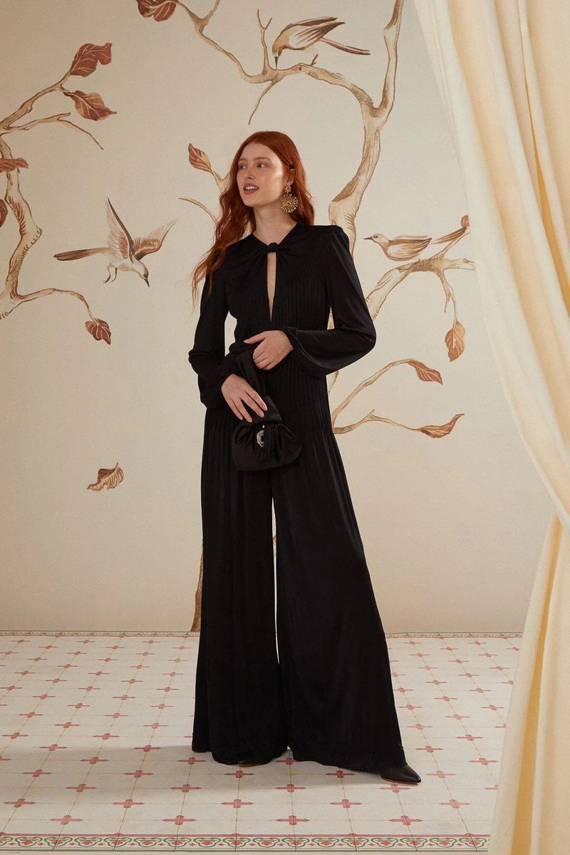 Eleganter Jumpsuit mit Knoten und weitem Bein