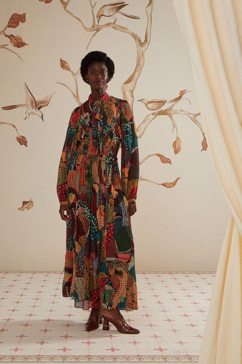 Mehrfarbiges Maxi-Kleid mit Fauna-Print