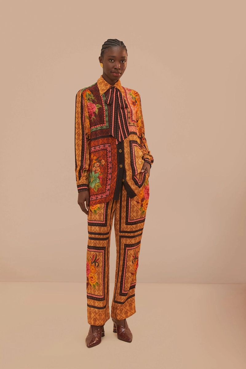 Entspannte Hose mit floralem Patchwork-Print