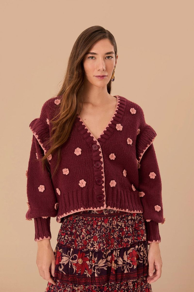 Strickjacke mit Häkelblumen