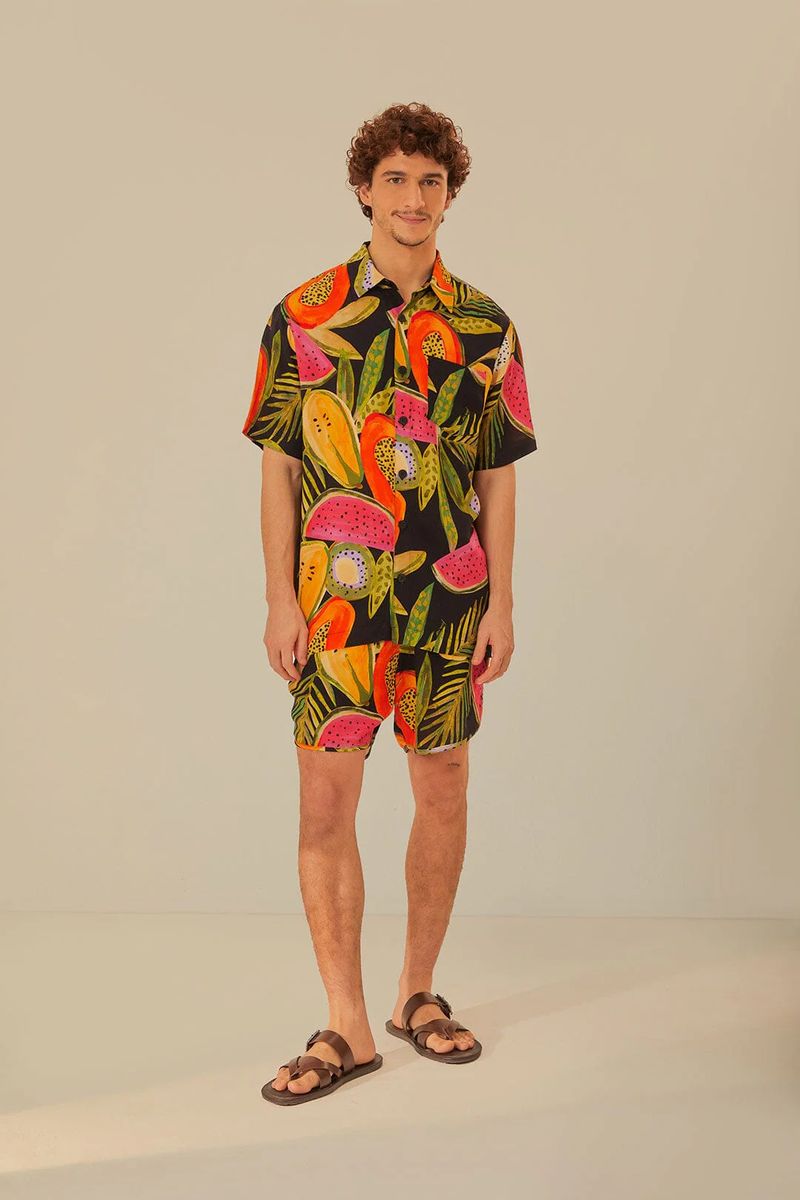 Lebhafte tropische Shorts mit Fruchtprint