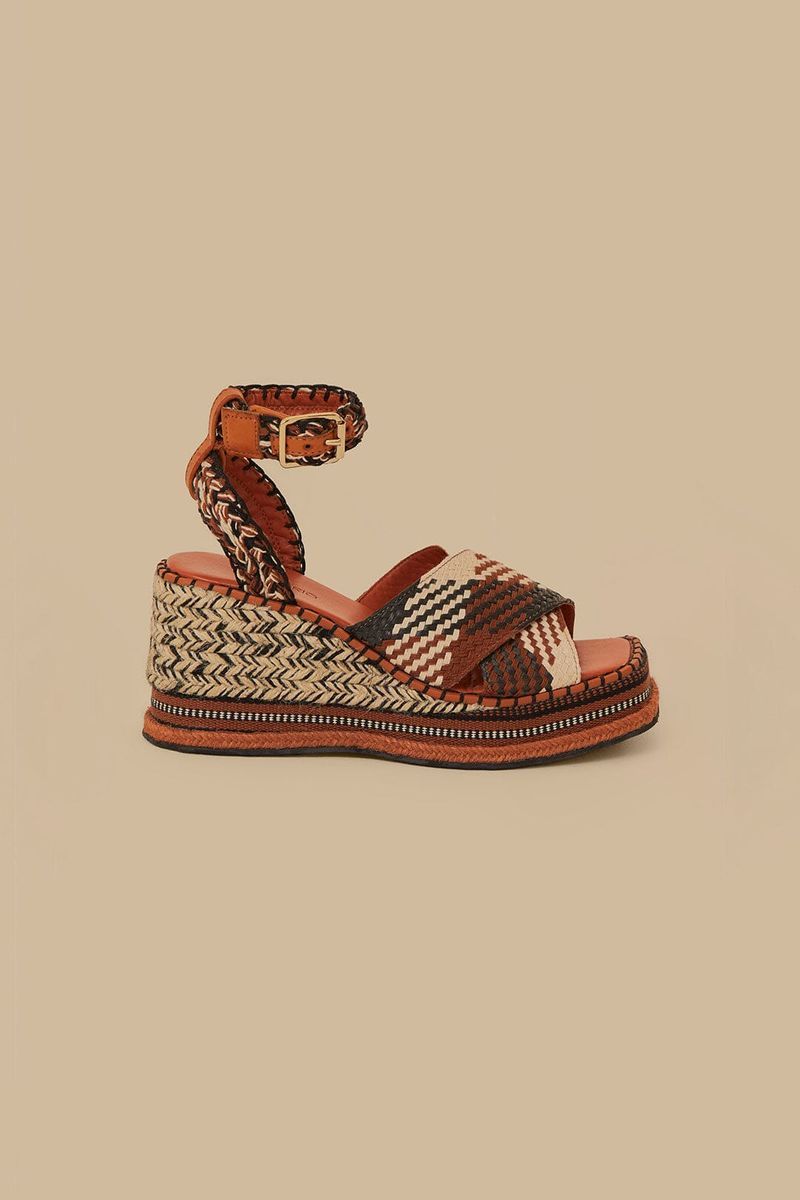 Gewebte Keilsandalette mit Knöchelriemen