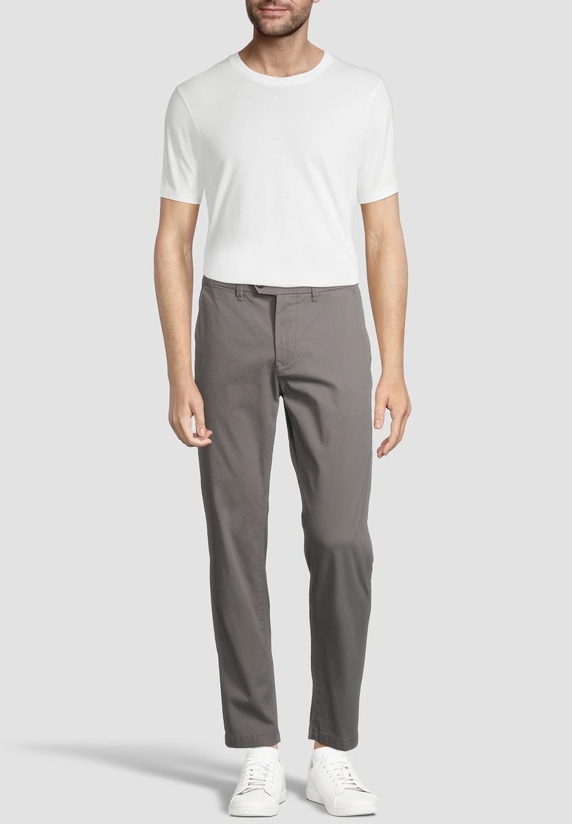 Klassische Herren Chino-Hose mit geradem Bein