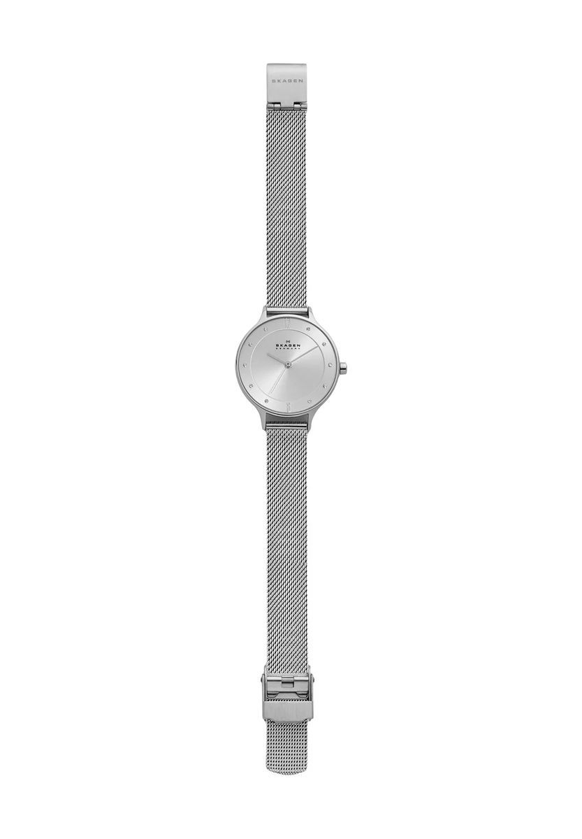 Silberne Mesh-Uhr mit Kristallakzent