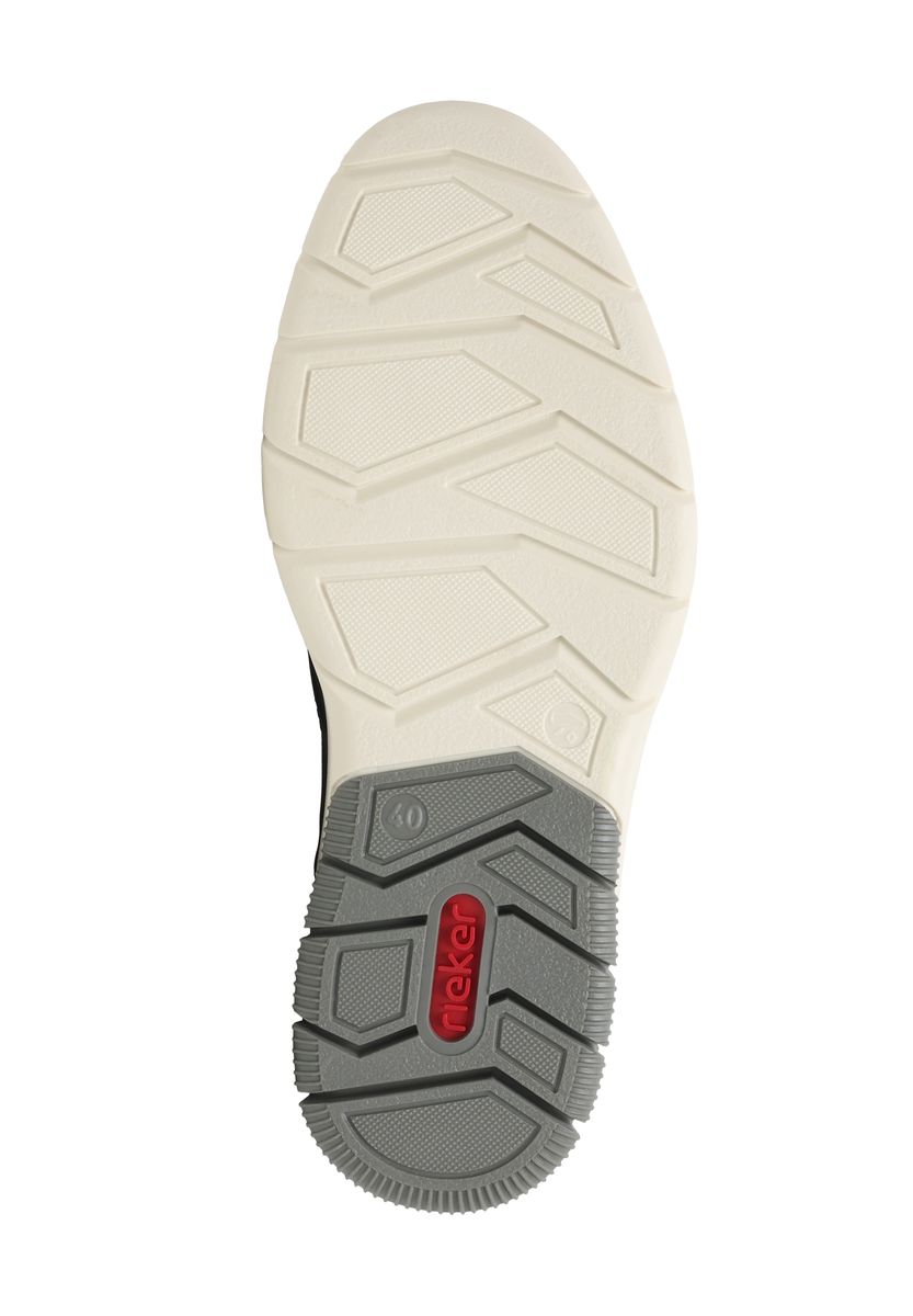 Lässige Sneaker aus perforiertem Leder