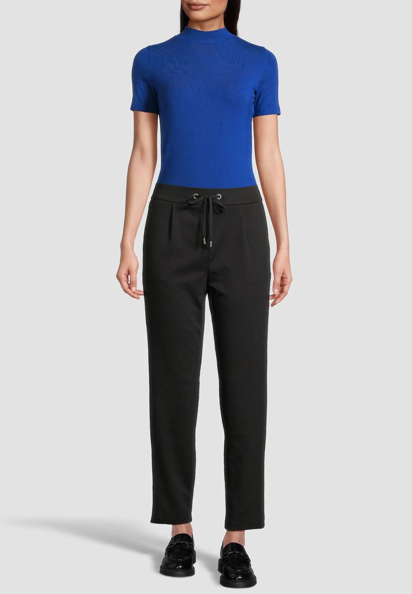 Stoffhose mit Kordelzug und Falten