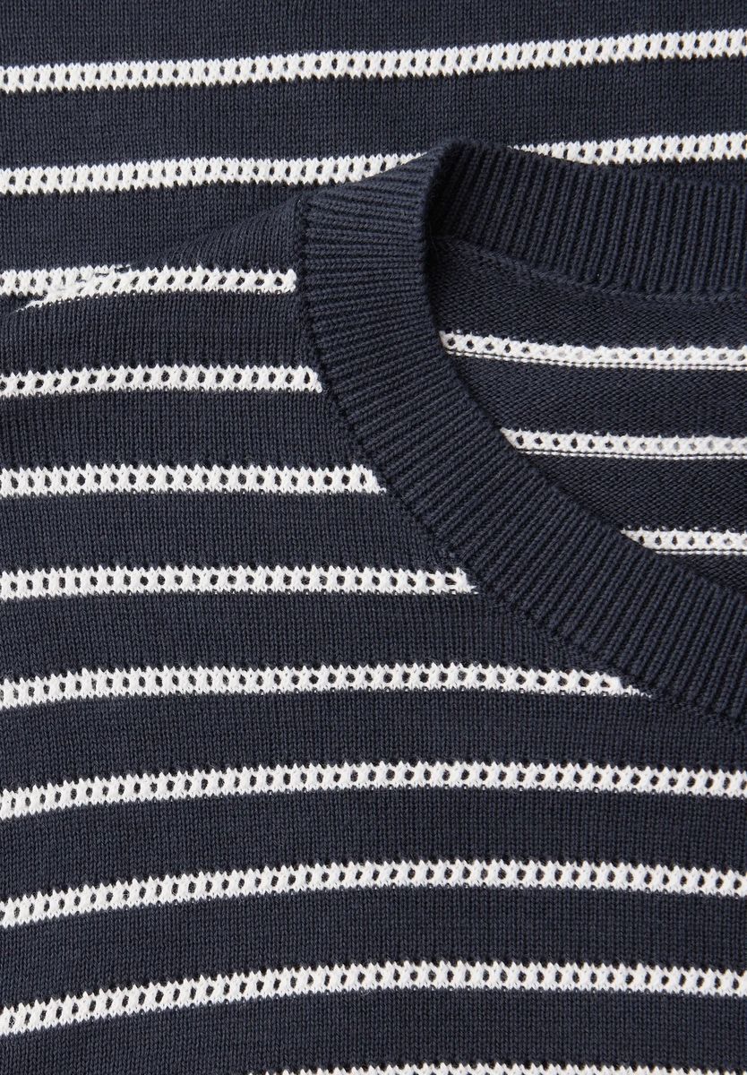 Gestreiftes Strickoberteil mit kurzen Ärmeln