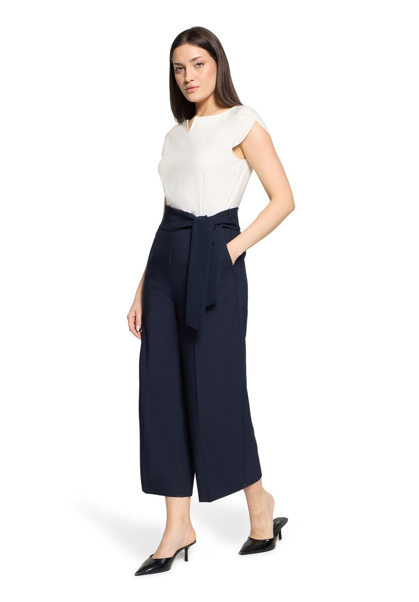 Zweifarbiger Jumpsuit mit weitem Bein