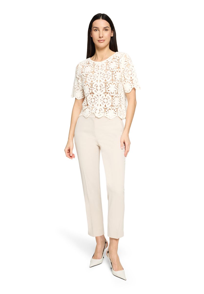 Elegantes Spitzentop mit Wellensaum