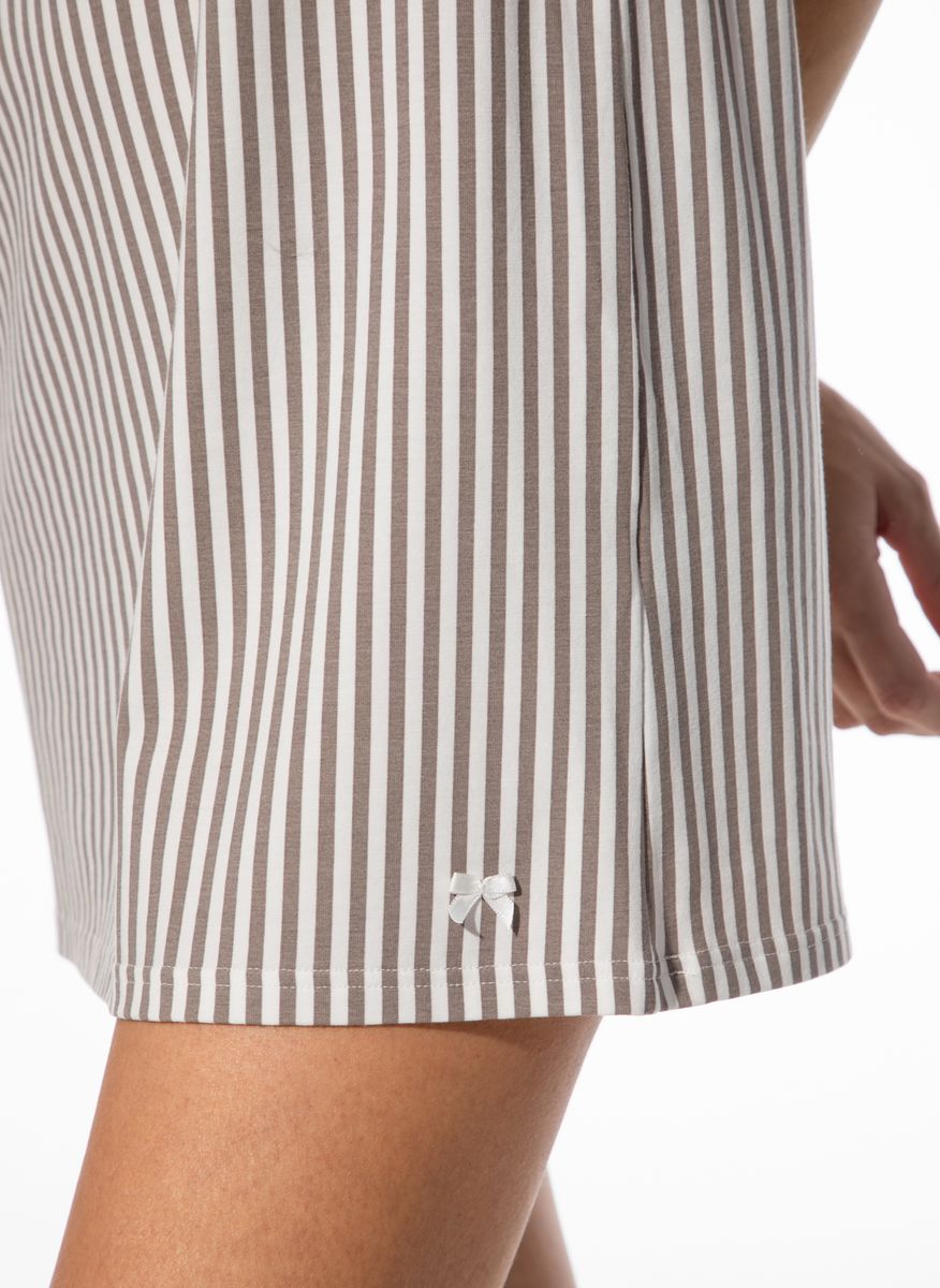 Gestreiftes, locker geschnittenes Schlafshirt-Kleid